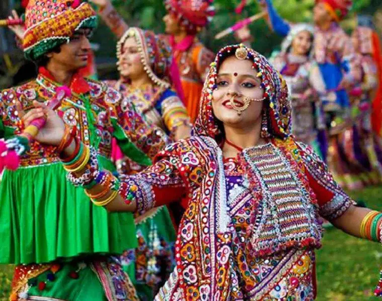How to Look Stunning At Garba Night? – Tips & Tricks for Navratri Season