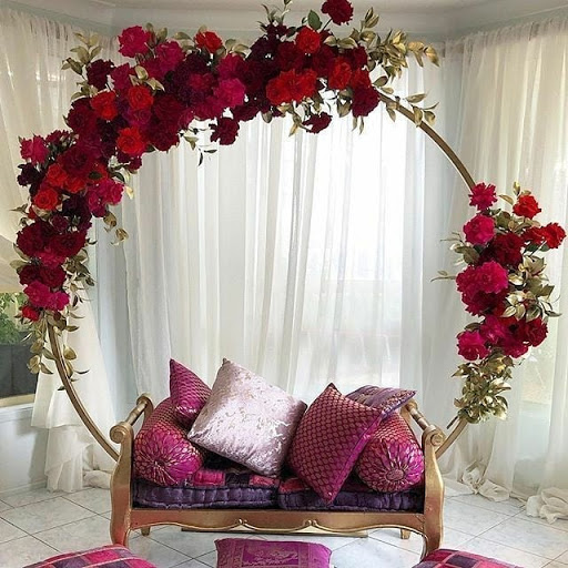 Flower Decoration Tips For Your Home On Your Wedding Anniversary