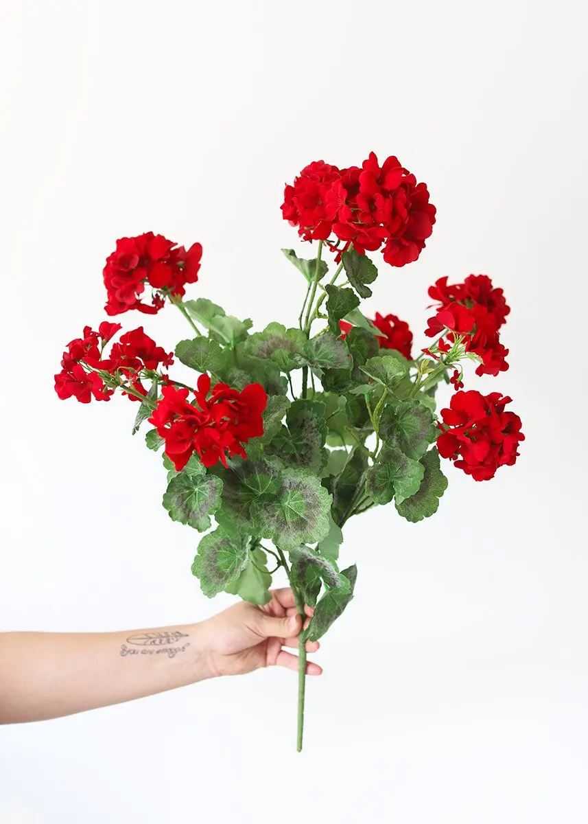 Selecting The Perfect Wedding Anniversary Flowers for Your Loved One