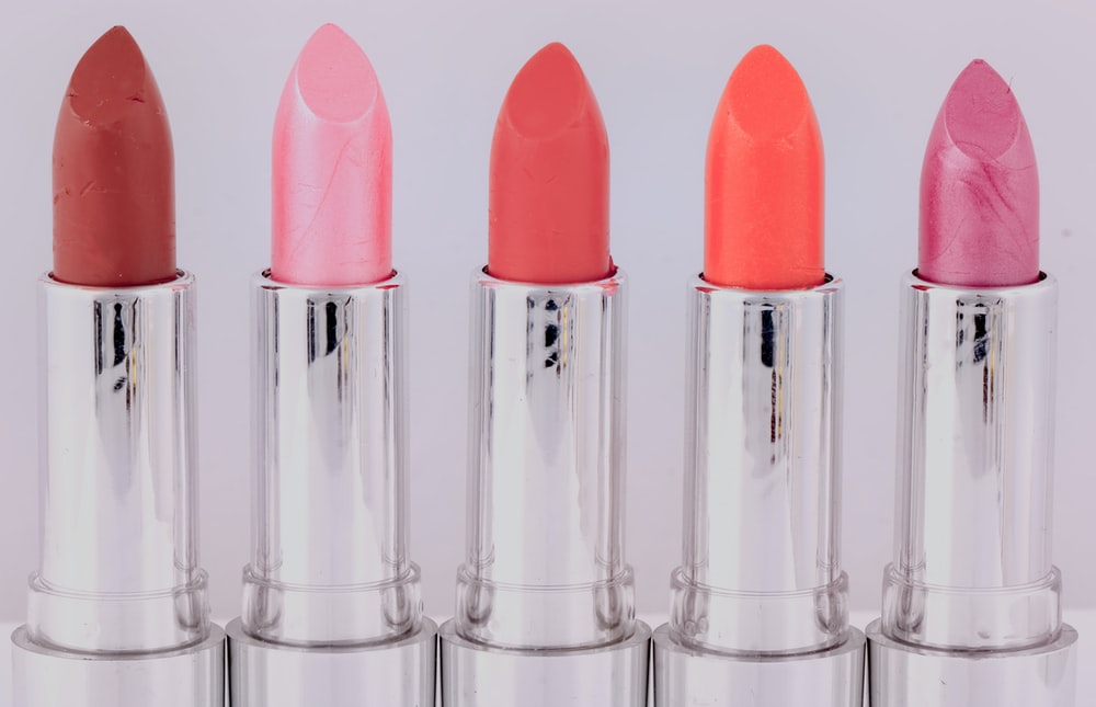Wearing a Bright Lipstick – Top Commandments to Follow