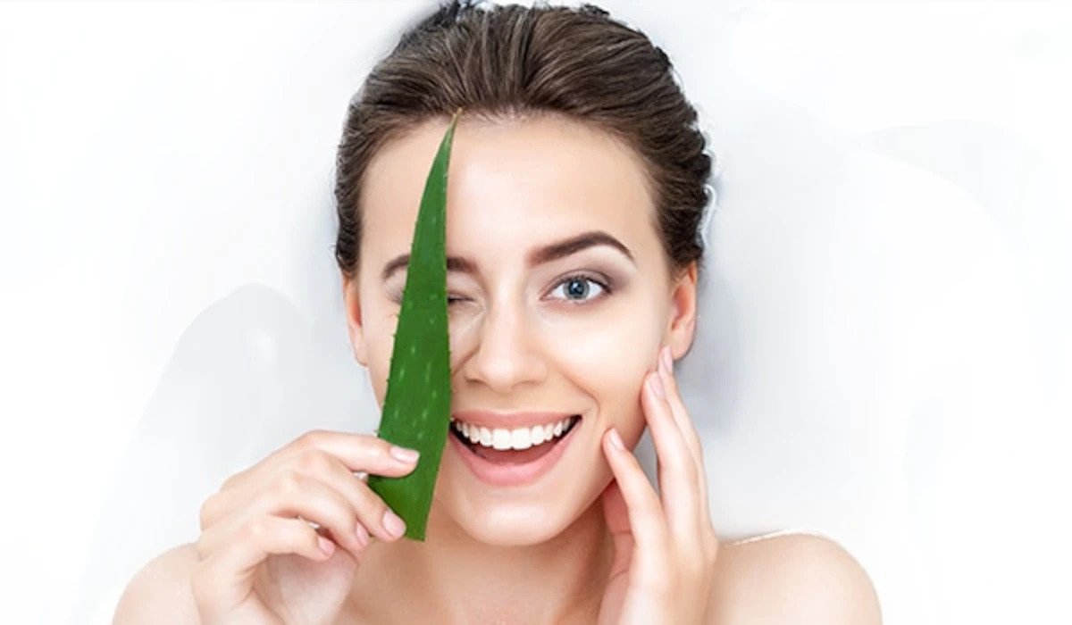 Fresh Scoop On Benefits of Aloe Vera & How to Use it For Skin?