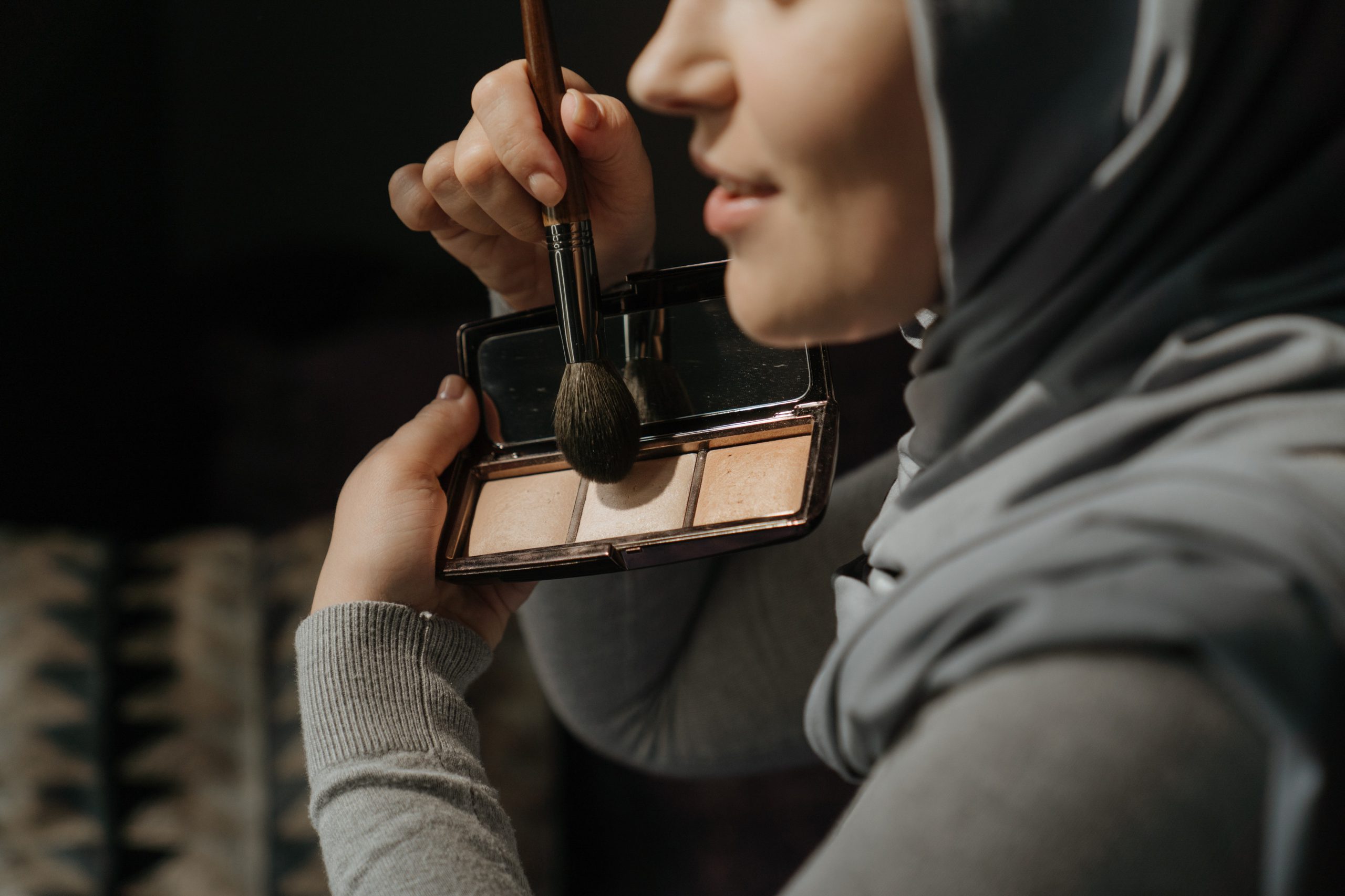 Makeup Blushes: Which One Is More Suitable For You?