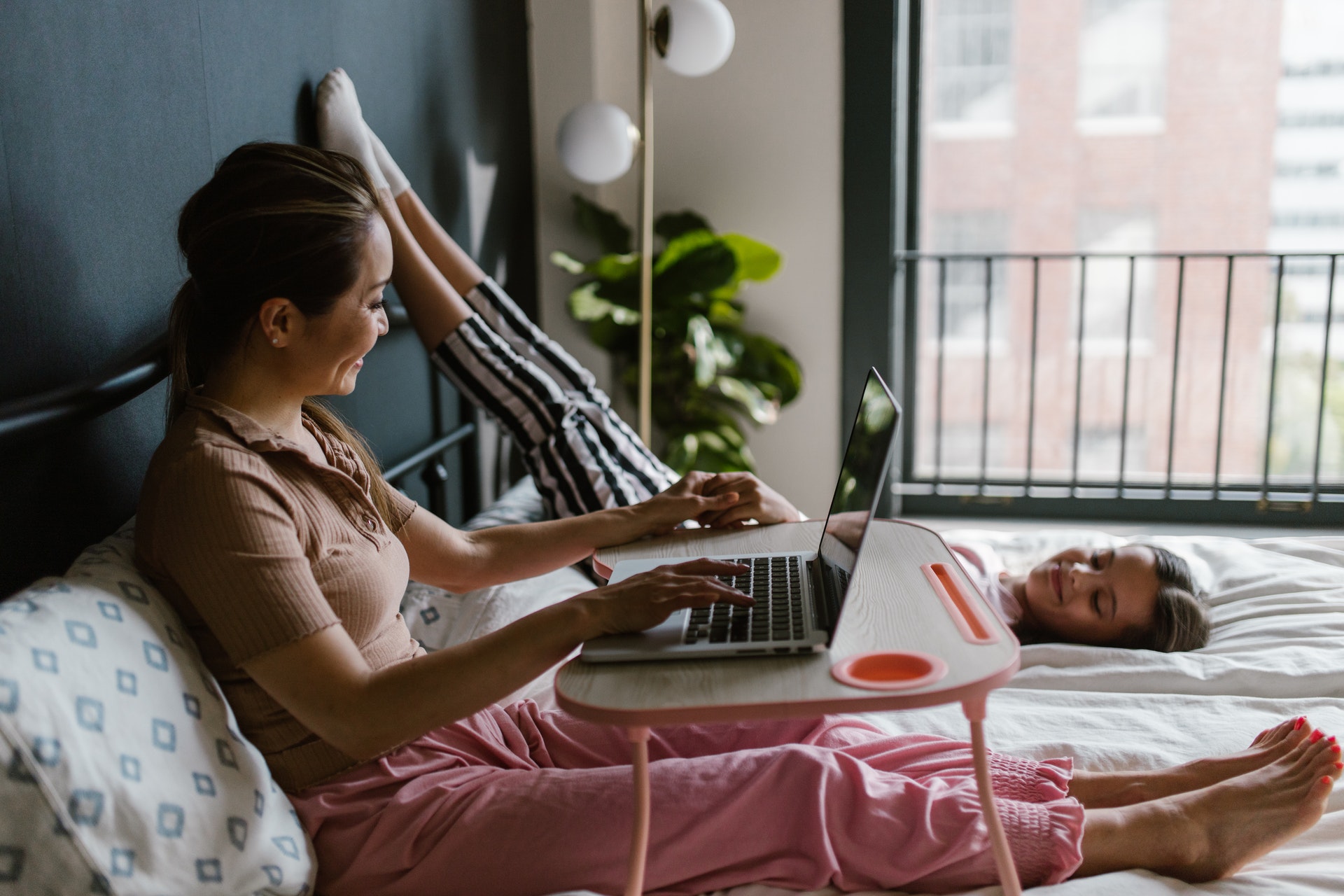 Best Gifts for Working Moms That She’ll Love