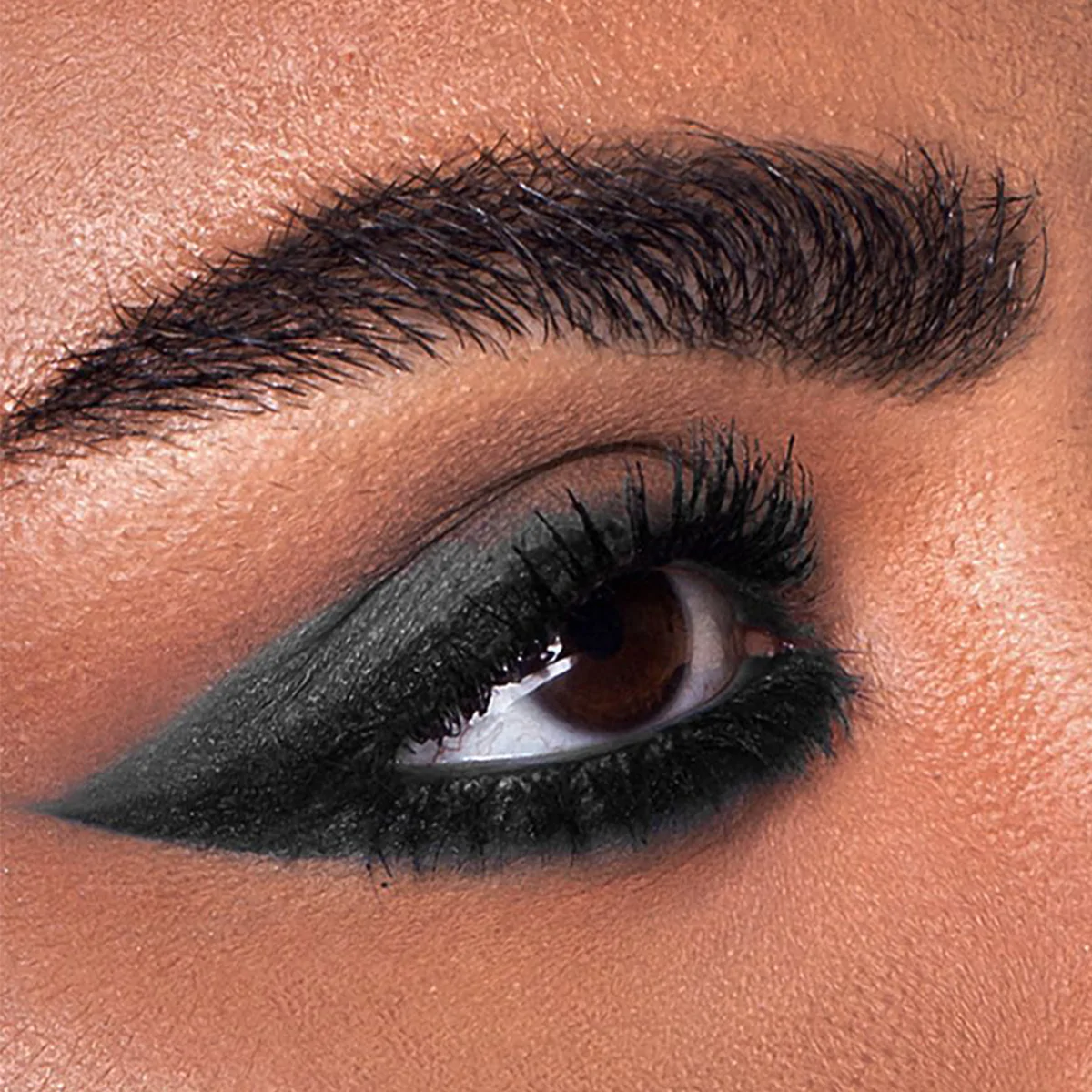 Five Ways to Wear Eyeliner for Various Occasions