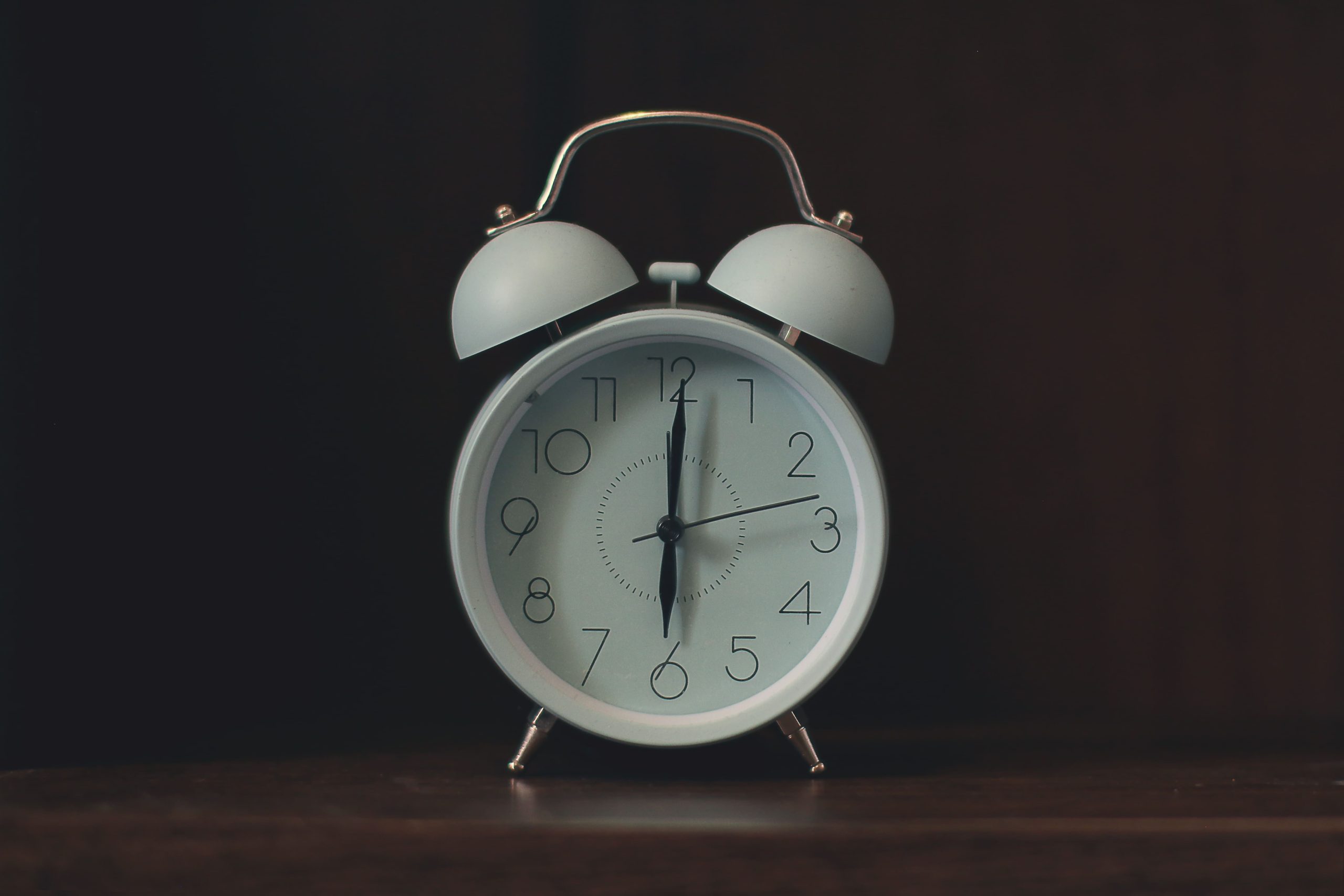 Early to Rise, Early to Thrive: The Benefits of Waking Up Early and How to Make it Happen 