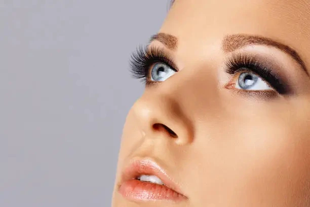 Transform Your Look with Eyelash Extensions 