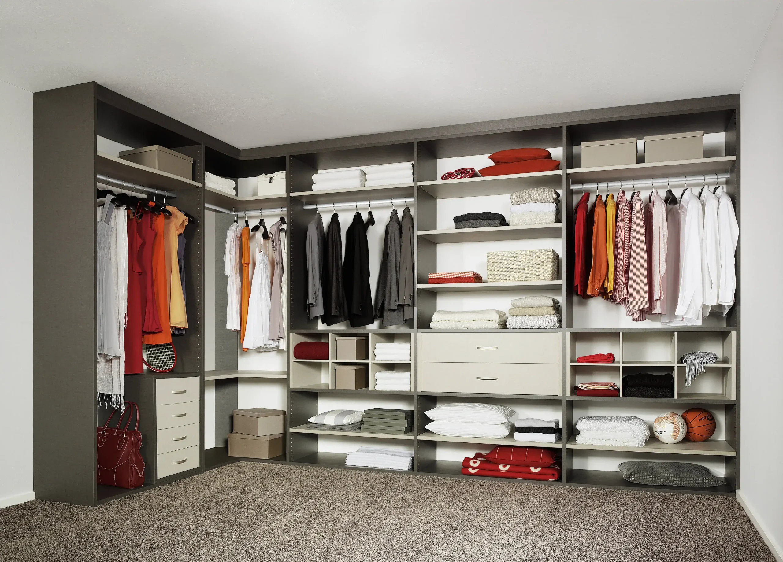 3 Important Reasons Why You Need a Walk in Closet 